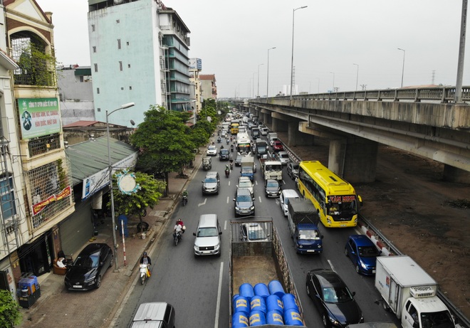 Toàn cảnh giao thông qua hồ Linh Đàm trước khi xây cầu vượt trăm tỷ - 13 Toàn cảnh giao thông qua hồ Linh Đàm trước khi xây cầu vượt trăm tỷ - 13