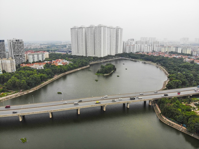 Toàn cảnh giao thông qua hồ Linh Đàm trước khi xây cầu vượt trăm tỷ - 2 Toàn cảnh giao thông qua hồ Linh Đàm trước khi xây cầu vượt trăm tỷ - 2