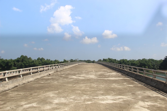 Nhiều cây cầu tiền tỷ xây dở dang “ngủ quên” giữa nắng mưa - 14 Nhiều cây cầu tiền tỷ xây dở dang “ngủ quên” giữa nắng mưa - 14