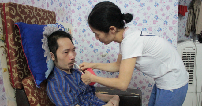 Người vợ 10 năm chăm chồng bại liệt và câu chuyện tình yêu khiến nhiều người rơi lệ - 8 Người vợ 10 năm chăm chồng bại liệt và câu chuyện tình yêu khiến nhiều người rơi lệ - 8