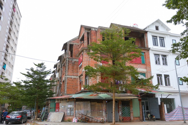 Những công nhân “ngày làm phụ hồ, tối ngủ biệt thự triệu đô” ở Hà Nội - 2 Những công nhân “ngày làm phụ hồ, tối ngủ biệt thự triệu đô” ở Hà Nội - 2