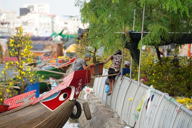 Một lần đi chợ hoa trên bến dưới thuyền độc, lạ nhất Sài Gòn - 30 Một lần đi chợ hoa trên bến dưới thuyền độc, lạ nhất Sài Gòn - 30