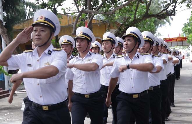 Thiêng liêng lễ chào cờ đầu năm mới tại Trường Sa - 15 Thiêng liêng lễ chào cờ đầu năm mới tại Trường Sa - 15