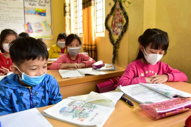 Xem lại hình ảnh khẩu trang theo học sinh vào lớp trước khi có thông báo nghỉ tránh dịch - 12 Xem lại hình ảnh khẩu trang theo học sinh vào lớp trước khi có thông báo nghỉ tránh dịch - 12