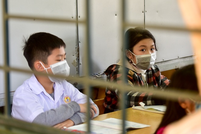 Xem lại hình ảnh khẩu trang theo học sinh vào lớp trước khi có thông báo nghỉ tránh dịch - 9 Xem lại hình ảnh khẩu trang theo học sinh vào lớp trước khi có thông báo nghỉ tránh dịch - 9