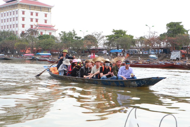 Chùa Hương vắng lặng, hàng nghìn con đò phơi sương chờ khách - 15