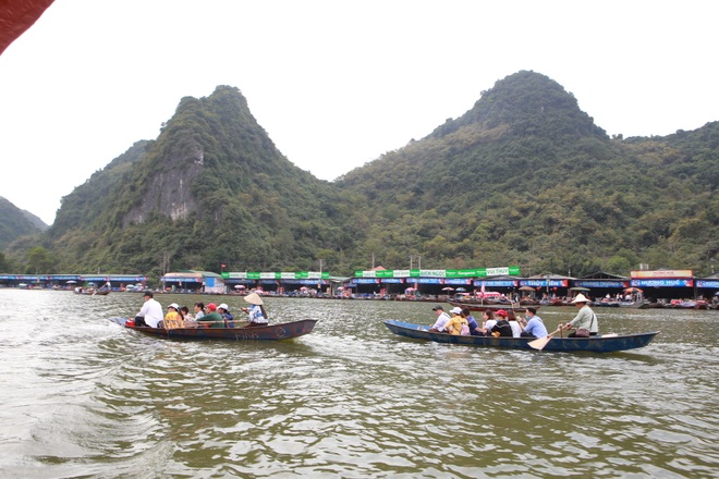 Chùa Hương vắng lặng, hàng nghìn con đò phơi sương chờ khách - 16