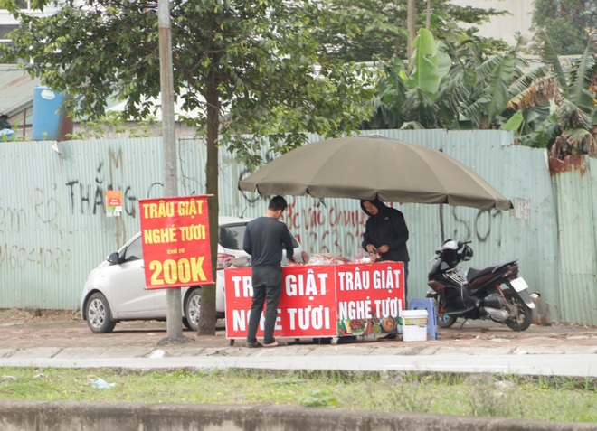 Hà Nội: Lấy mác giải cứu nông sản để chiếm vỉa hè nhiều tuyến phố - 24 Hà Nội: Lấy mác giải cứu nông sản để chiếm vỉa hè nhiều tuyến phố - 24