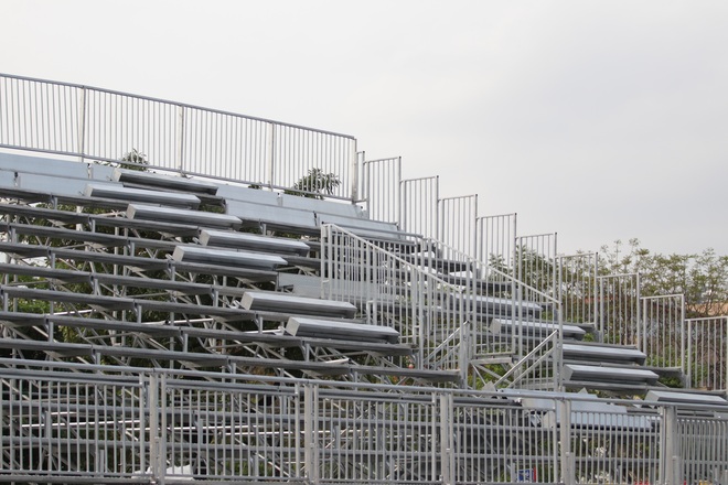 Hà Nội: Tháo dỡ khán đài đường đua F1 vì tạm hoãn đua xe - 5 Hà Nội: Tháo dỡ khán đài đường đua F1 vì tạm hoãn đua xe - 5