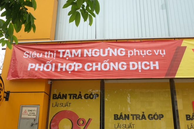 Hà Nội: Cửa hàng điện thoại ngừng kinh doanh, khó khăn nối tiếp khó khăn - 11 Hà Nội: Cửa hàng điện thoại ngừng kinh doanh, khó khăn nối tiếp khó khăn - 11
