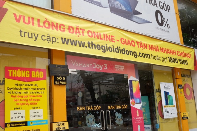 Hà Nội: Cửa hàng điện thoại ngừng kinh doanh, khó khăn nối tiếp khó khăn - 5 Hà Nội: Cửa hàng điện thoại ngừng kinh doanh, khó khăn nối tiếp khó khăn - 5