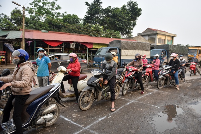 Sở GTVT vào cuộc, bến phà nghìn người chen chúc ở Hải Dương giờ ra sao? - 4 Sở GTVT vào cuộc, bến phà nghìn người chen chúc ở Hải Dương giờ ra sao? - 4