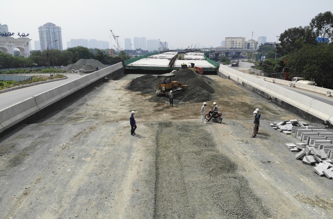Hà Nội: Cầu cạn hơn 5000 tỷ gấp rút hoàn thành giữa mùa dịch Covid-19 - 12 Hà Nội: Cầu cạn hơn 5000 tỷ gấp rút hoàn thành giữa mùa dịch Covid-19 - 12