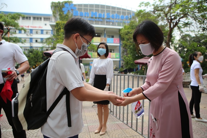 Học sinh mầm non, tiểu học nô nức tới trường sau 3 tháng nghỉ phòng dịch - 3