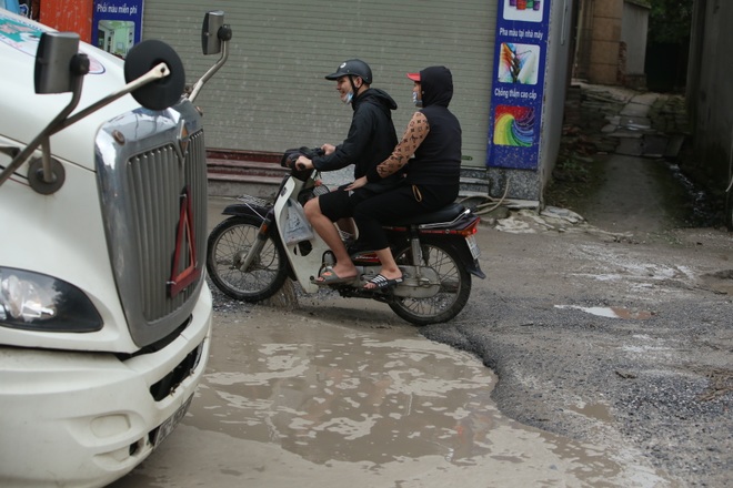La liệt hố bom tử thần trên con đường đau khổ, giữa lòng thủ đô - 10 La liệt hố bom tử thần trên con đường đau khổ, giữa lòng thủ đô - 10