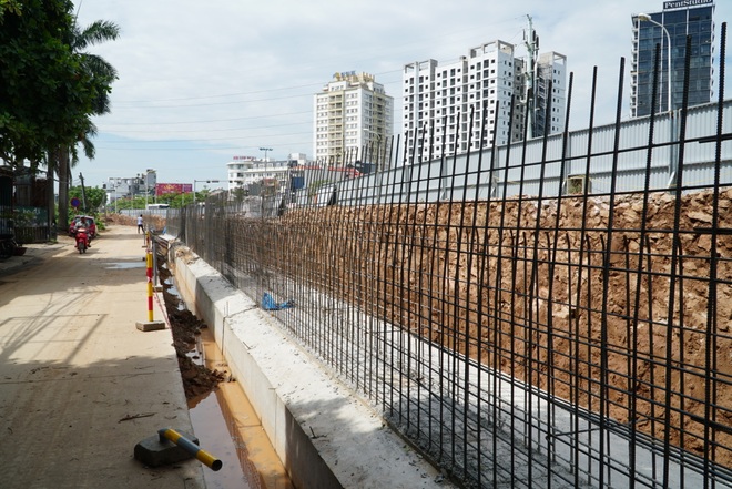 Nhìn từ trên cao dự án dựng tường bê tông, mở rộng đường đến cầu Nhật Tân - 6 Nhìn từ trên cao dự án dựng tường bê tông, mở rộng đường đến cầu Nhật Tân - 6