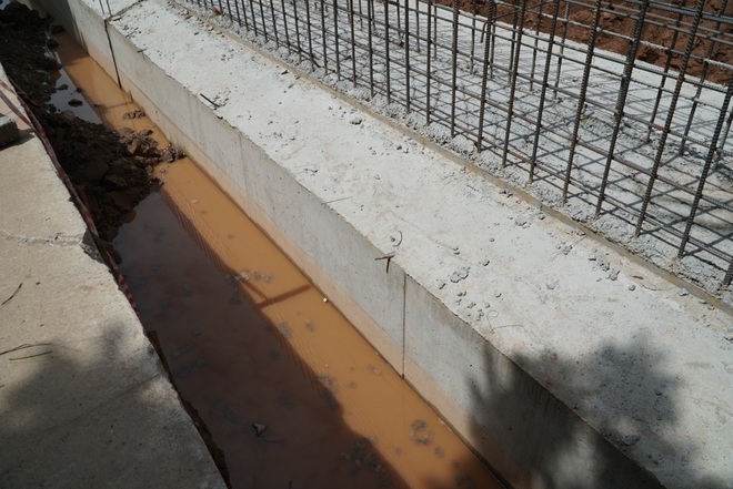Nhìn từ trên cao dự án dựng tường bê tông, mở rộng đường đến cầu Nhật Tân - 7 Nhìn từ trên cao dự án dựng tường bê tông, mở rộng đường đến cầu Nhật Tân - 7