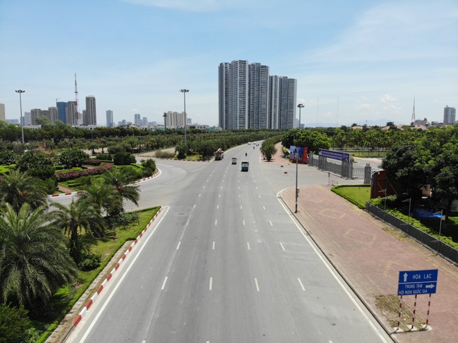 Hà Nội nắng gắt đỉnh điểm, đường phố vắng như Tết - 5