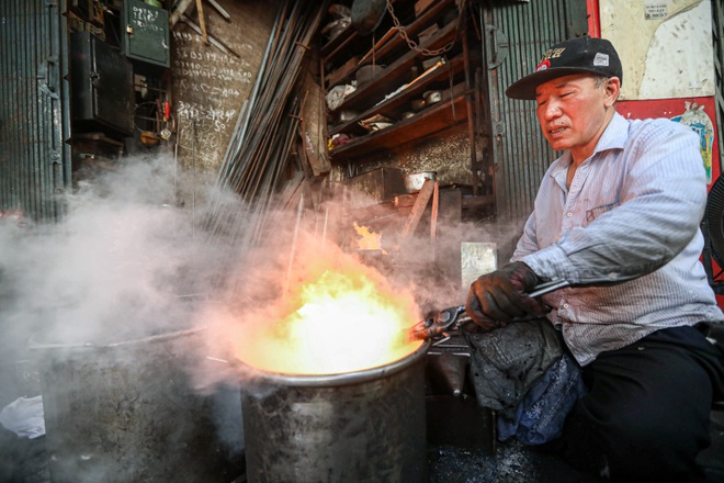 Người thợ rèn cuối cùng ở khu phố cổ Hà Nội - 15 Người thợ rèn cuối cùng ở khu phố cổ Hà Nội - 15
