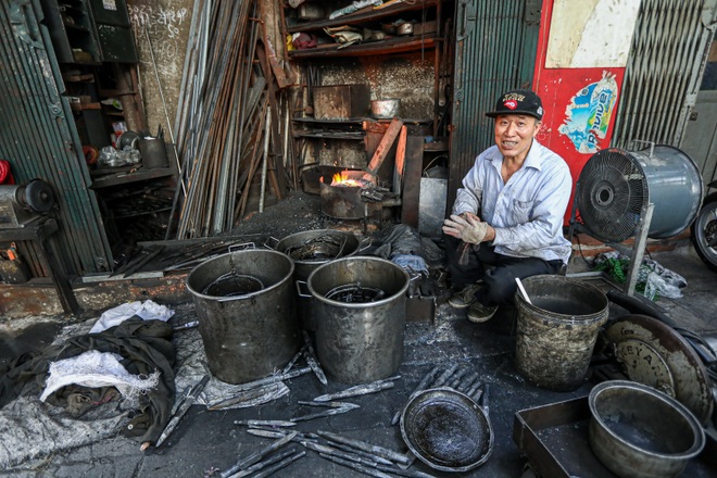 Người thợ rèn cuối cùng ở khu phố cổ Hà Nội - 4 Người thợ rèn cuối cùng ở khu phố cổ Hà Nội - 4