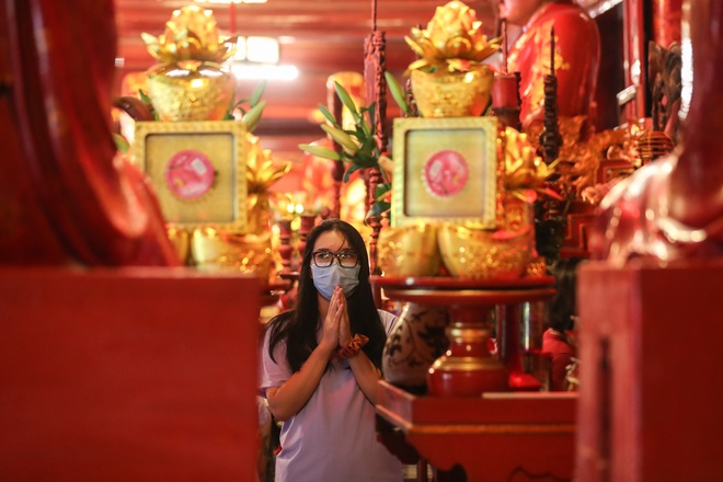 Hàng nghìn sĩ tử đổ về Văn Miếu, viết chữ lên bảng vàng cầu may - 11 Hàng nghìn sĩ tử đổ về Văn Miếu, viết chữ lên bảng vàng cầu may - 11