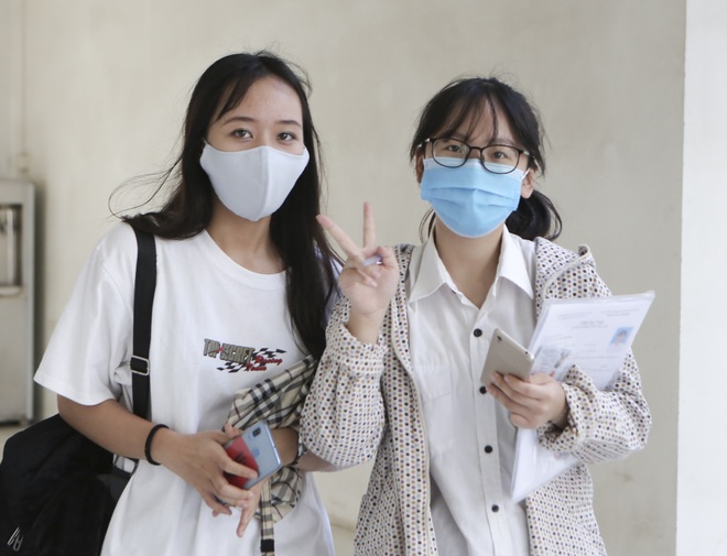 Ngắm nữ sinh duyên dáng trong mùa thi tốt nghiệp THPT 2020 - 16 Ngắm nữ sinh duyên dáng trong mùa thi tốt nghiệp THPT 2020 - 16