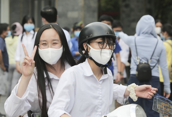 Ngắm nữ sinh duyên dáng trong mùa thi tốt nghiệp THPT 2020 - 15 Ngắm nữ sinh duyên dáng trong mùa thi tốt nghiệp THPT 2020 - 15