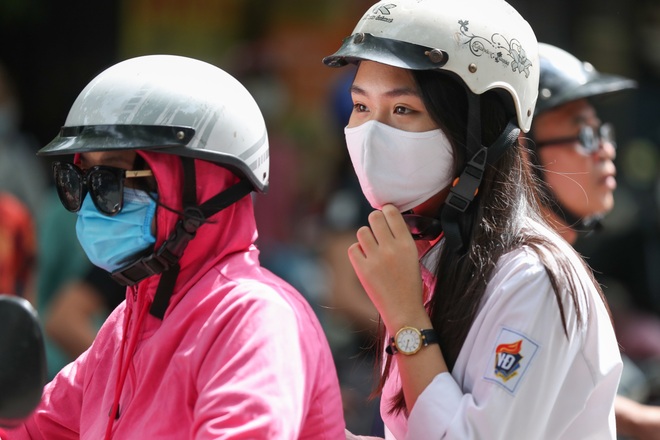 Ngắm nữ sinh duyên dáng trong mùa thi tốt nghiệp THPT 2020 - 12 Ngắm nữ sinh duyên dáng trong mùa thi tốt nghiệp THPT 2020 - 12