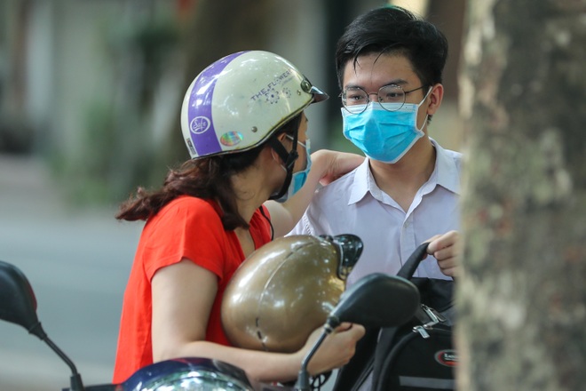 Những cung bậc cảm xúc tạo nên dấu ấn mùa thi tốt nghiệp THPT 2020 - 17 Những cung bậc cảm xúc tạo nên dấu ấn mùa thi tốt nghiệp THPT 2020 - 17