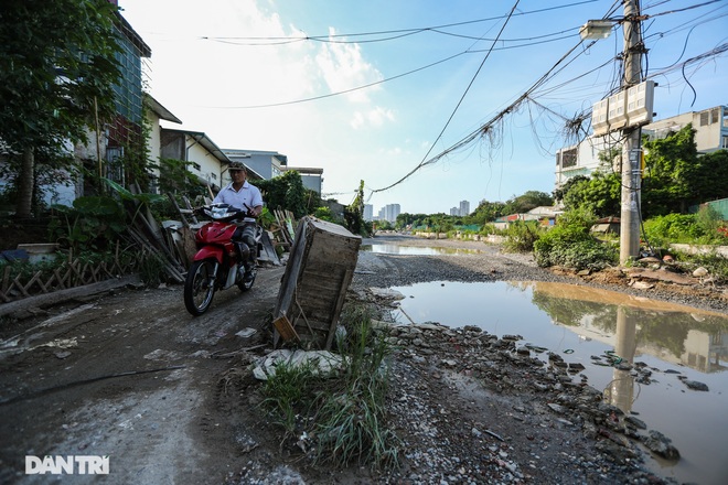 Hà Nội: Tuyến đường dài hơn 2 km lụt tiến độ gần 20 năm - 9 Hà Nội: Tuyến đường dài hơn 2 km lụt tiến độ gần 20 năm - 9