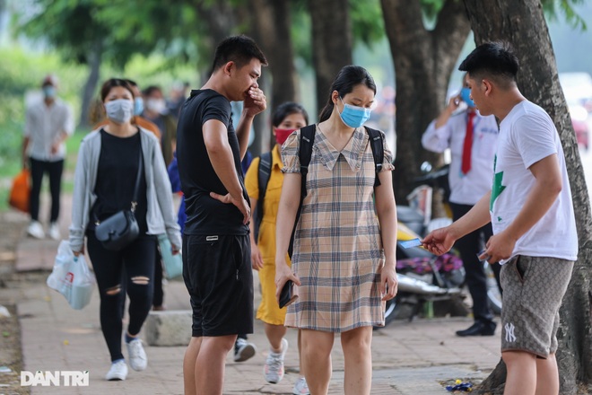 Hanoi: Birds of Prey Cling to Traffic Police and Secret Garage Phone Calls - 10