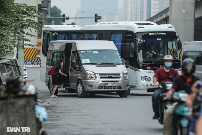 Hanoi: raptors cling to traffic police and secret phone calls to garage - 1