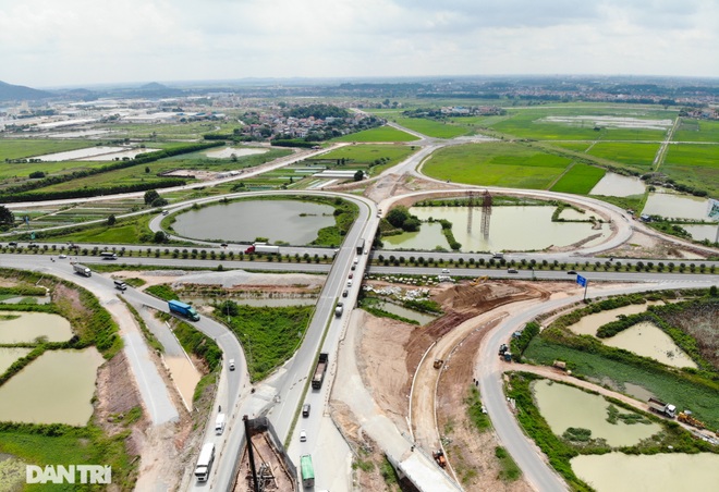Cận cảnh hầm chui “trăm tỷ đồng” tại nút giao cao tốc Hà Nội – Bắc Giang - 3 Cận cảnh hầm chui “trăm tỷ đồng” tại nút giao cao tốc Hà Nội – Bắc Giang - 3
