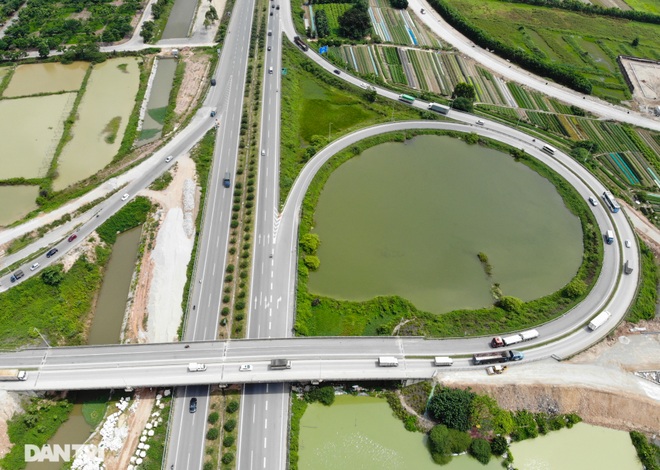 Cận cảnh hầm chui “trăm tỷ đồng” tại nút giao cao tốc Hà Nội – Bắc Giang - 2 Cận cảnh hầm chui “trăm tỷ đồng” tại nút giao cao tốc Hà Nội – Bắc Giang - 2