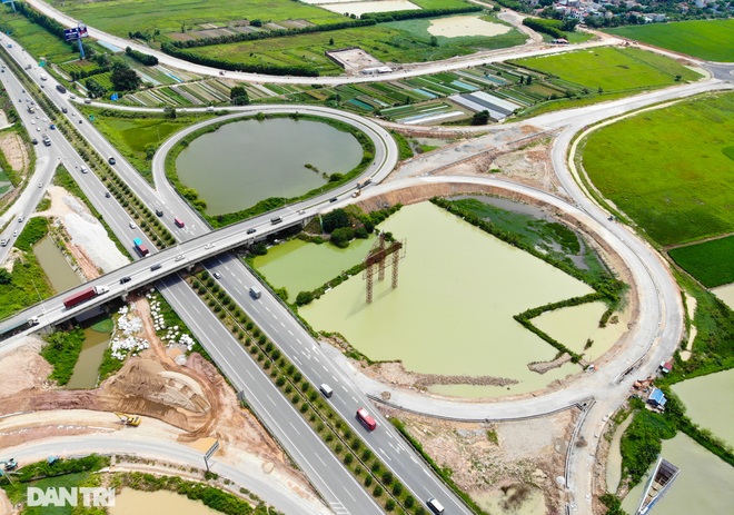 Cận cảnh hầm chui “trăm tỷ đồng” tại nút giao cao tốc Hà Nội – Bắc Giang - 4 Cận cảnh hầm chui “trăm tỷ đồng” tại nút giao cao tốc Hà Nội – Bắc Giang - 4