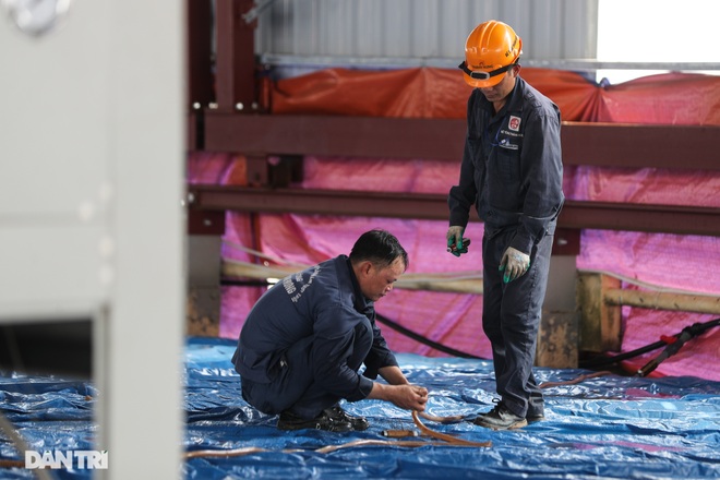 Đổ bê tông siêu tính năng, hàn hàng triệu đinh neo lên mặt cầu Thăng Long - 2 Đổ bê tông siêu tính năng, hàn hàng triệu đinh neo lên mặt cầu Thăng Long - 2