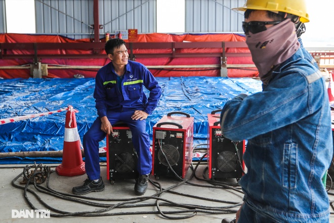 Đổ bê tông siêu tính năng, hàn hàng triệu đinh neo lên mặt cầu Thăng Long - 18 Đổ bê tông siêu tính năng, hàn hàng triệu đinh neo lên mặt cầu Thăng Long - 18