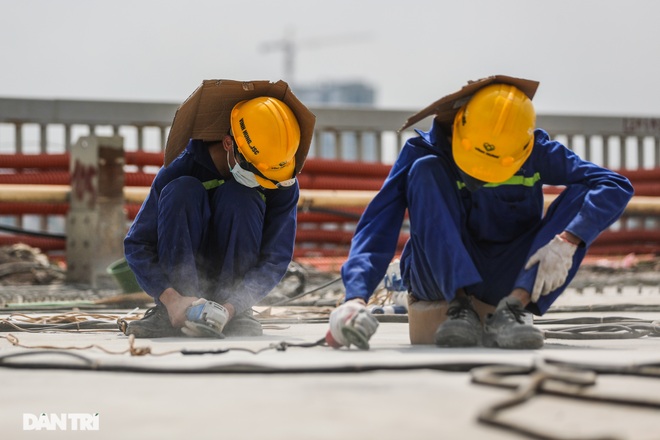 Đổ bê tông siêu tính năng, hàn hàng triệu đinh neo lên mặt cầu Thăng Long - 10 Đổ bê tông siêu tính năng, hàn hàng triệu đinh neo lên mặt cầu Thăng Long - 10