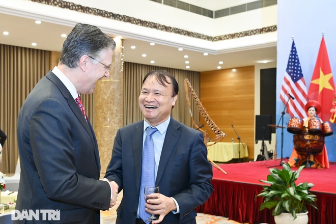 Cuộc gặp của những người xây nền móng cho 25 năm quan hệ Việt Nam - Hoa Kỳ - 14 Cuộc gặp của những người xây nền móng cho 25 năm quan hệ Việt Nam - Hoa Kỳ - 14
