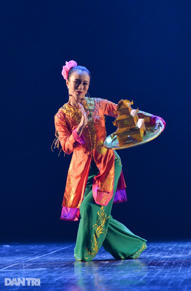 “Súy Vân”, “Hề chèo” thu hút người xem đêm diễn Tài năng múa - 17 “Súy Vân”, “Hề chèo” thu hút người xem đêm diễn Tài năng múa - 17