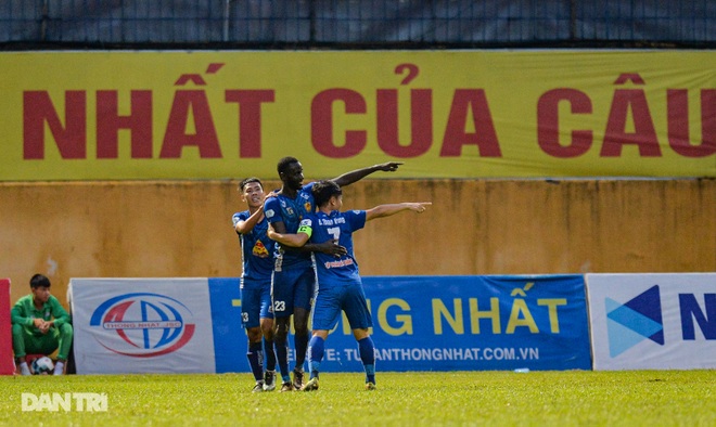 Thanh Hoá 2-1 Quảng Nam: Ngày về không trọn vẹn của HLV Nguyễn Thành Công - 3 Thanh Hoá 2-1 Quảng Nam: Ngày về không trọn vẹn của HLV Nguyễn Thành Công - 3