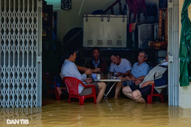 Mưa lớn lại đổ xuống các tỉnh miền Trung, phố cổ Bao Vinh lũ chồng lũ - 14 Mưa lớn lại đổ xuống các tỉnh miền Trung, phố cổ Bao Vinh lũ chồng lũ - 14
