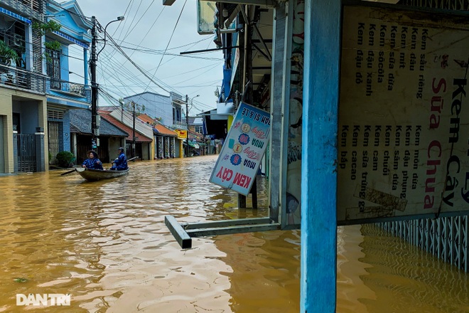 Mưa lớn lại đổ xuống các tỉnh miền Trung, phố cổ Bao Vinh lũ chồng lũ - 6 Mưa lớn lại đổ xuống các tỉnh miền Trung, phố cổ Bao Vinh lũ chồng lũ - 6