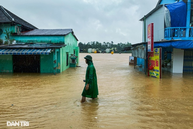 Mưa lớn lại đổ xuống các tỉnh miền Trung, phố cổ Bao Vinh lũ chồng lũ - 2 Mưa lớn lại đổ xuống các tỉnh miền Trung, phố cổ Bao Vinh lũ chồng lũ - 2