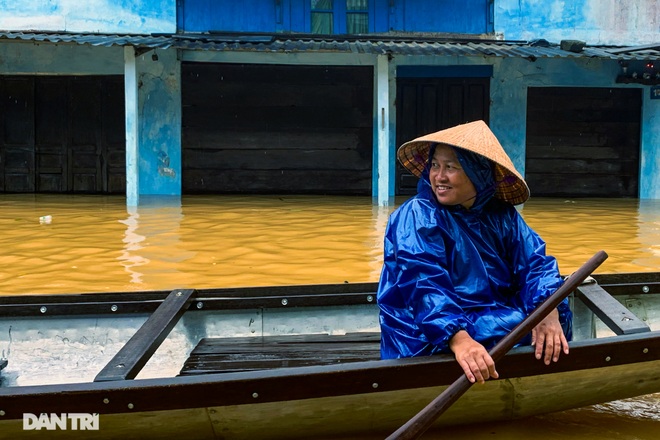 Mưa lớn lại đổ xuống các tỉnh miền Trung, phố cổ Bao Vinh lũ chồng lũ - 7 Mưa lớn lại đổ xuống các tỉnh miền Trung, phố cổ Bao Vinh lũ chồng lũ - 7