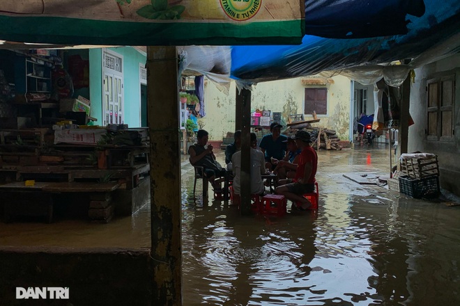 Mưa lớn lại đổ xuống các tỉnh miền Trung, phố cổ Bao Vinh lũ chồng lũ - 16 Mưa lớn lại đổ xuống các tỉnh miền Trung, phố cổ Bao Vinh lũ chồng lũ - 16