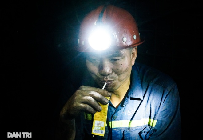 Một ngày của người thợ ăn cơm dương gian, làm việc âm phủ - 11 Một ngày của người thợ ăn cơm dương gian, làm việc âm phủ - 11