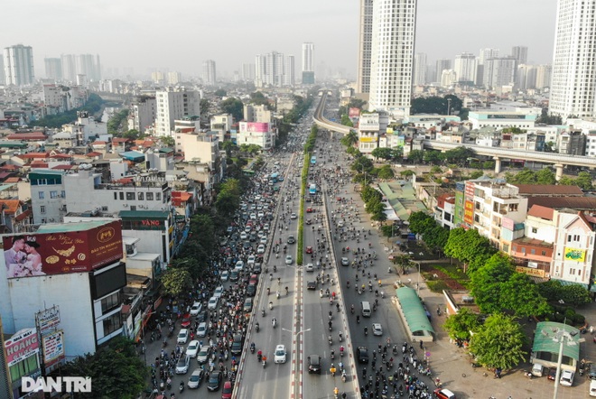 Ngã tư khổ sở tắc vẫn hoàn tắc sau ngày thông xe đường trên cao - 3 Ngã tư khổ sở tắc vẫn hoàn tắc sau ngày thông xe đường trên cao - 3