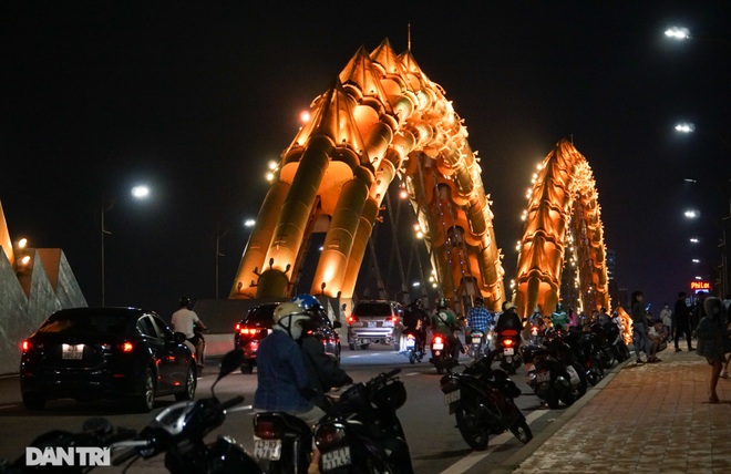 Chiêm ngưỡng 4 cây cầu ấn tượng nối đôi bờ sông Hàn ở Đà Nẵng - 7 Chiêm ngưỡng 4 cây cầu ấn tượng nối đôi bờ sông Hàn ở Đà Nẵng - 7