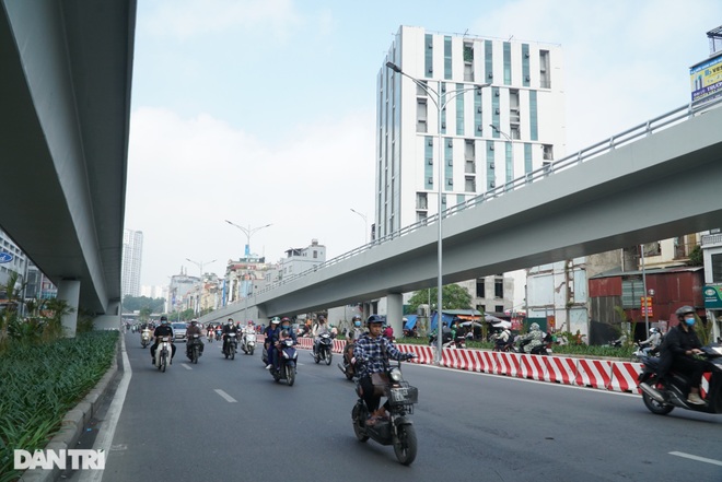 Cảnh giao thông đối lập ở đường Trường Chinh sau 3 năm - 20 Cảnh giao thông đối lập ở đường Trường Chinh sau 3 năm - 20